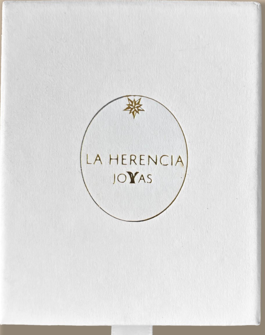 Caja rígida blanca de joyería con el logotipo ovalado.