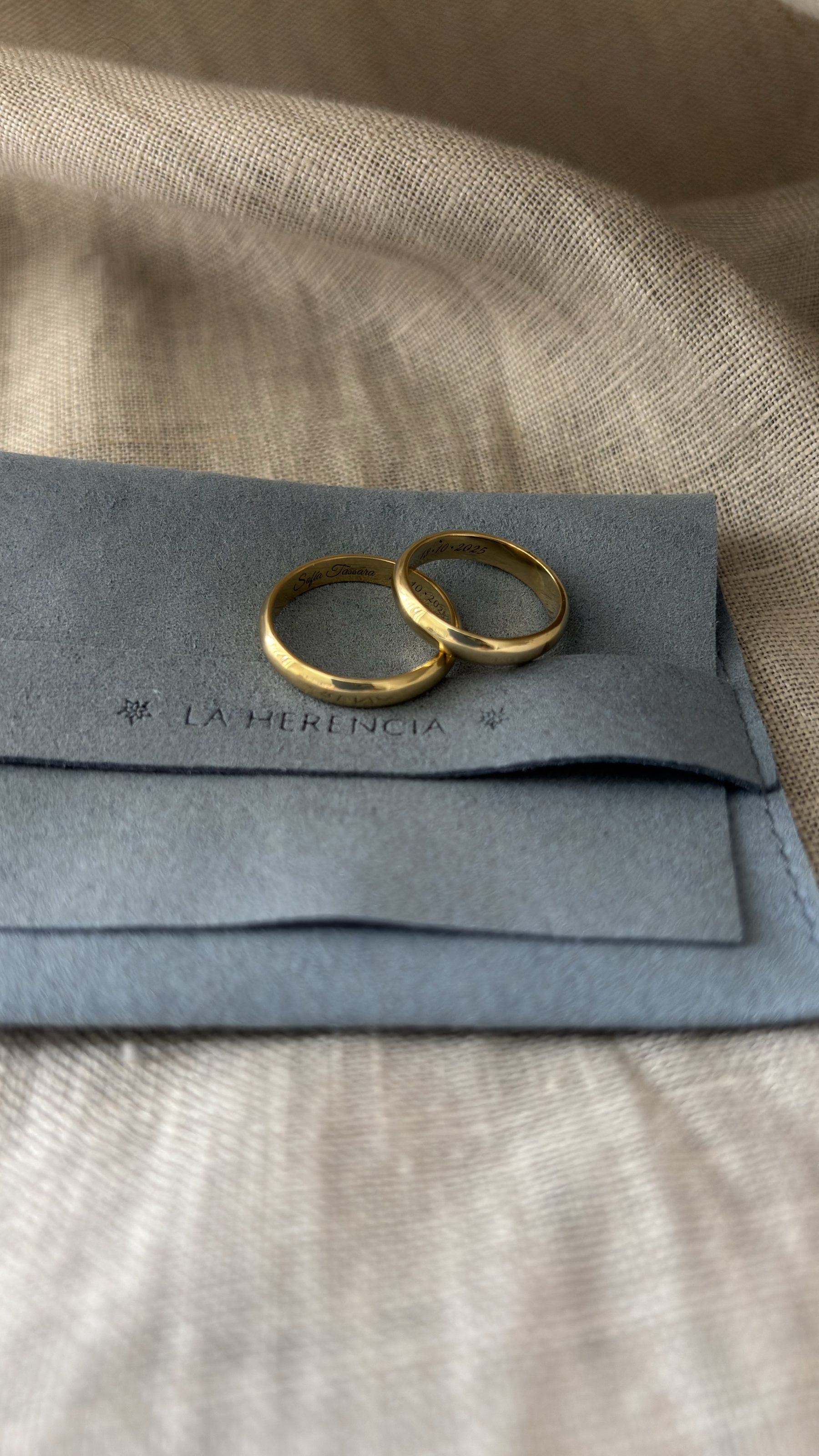 Conjunto de piezas de joyería en oro 18K.